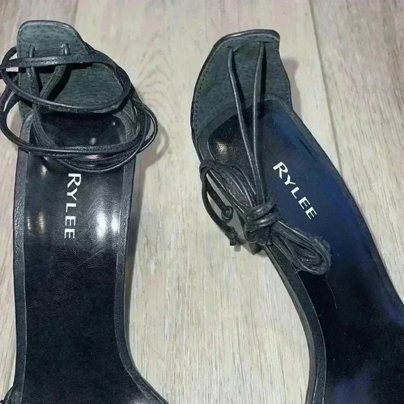 RYLEE black heels - Picture 4 of 7